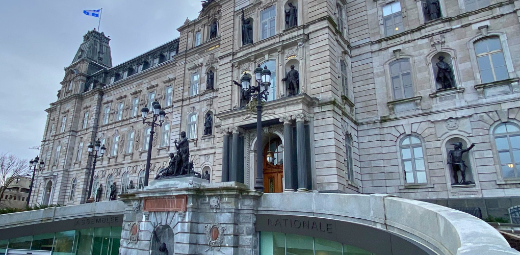 Façade de l'Assemblée nationale du Québec.