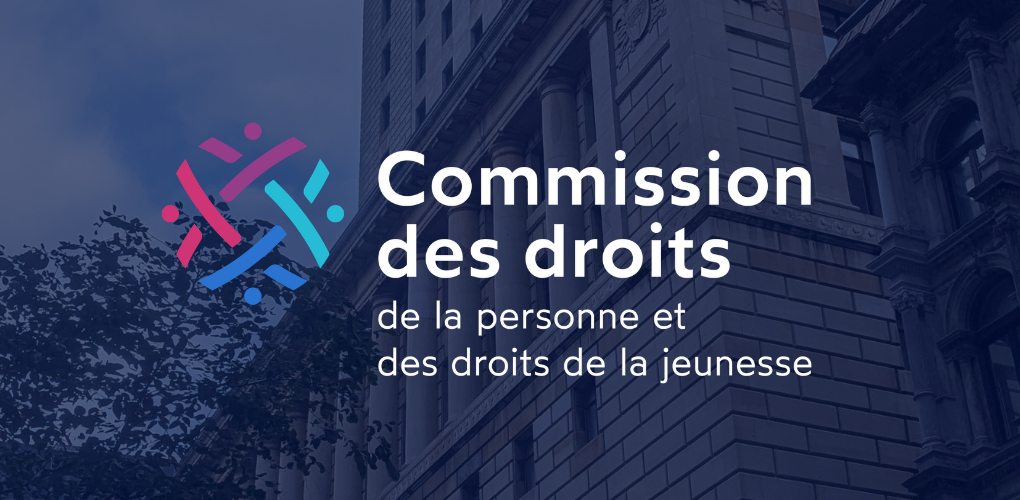 Logo de la Commission des droits devant une photo de l'Immeuble qui abrite son siège social.
