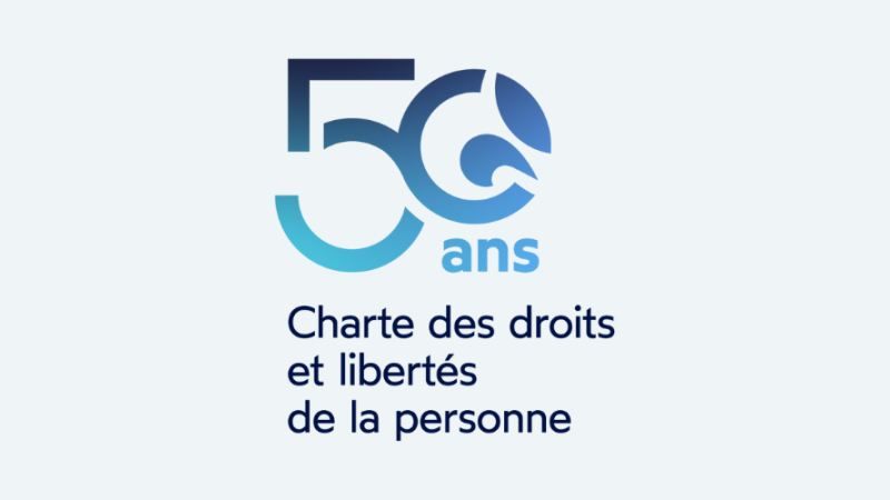 Logo du 50e de la Charte, le chiffre 50 est décoré d'une fleur de lys.